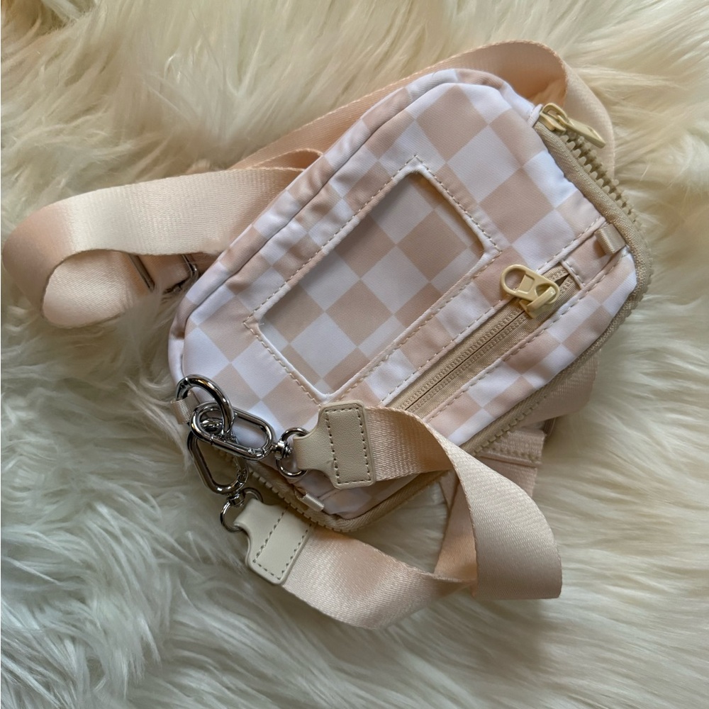 Checkered Beige Wristlet - emmafy